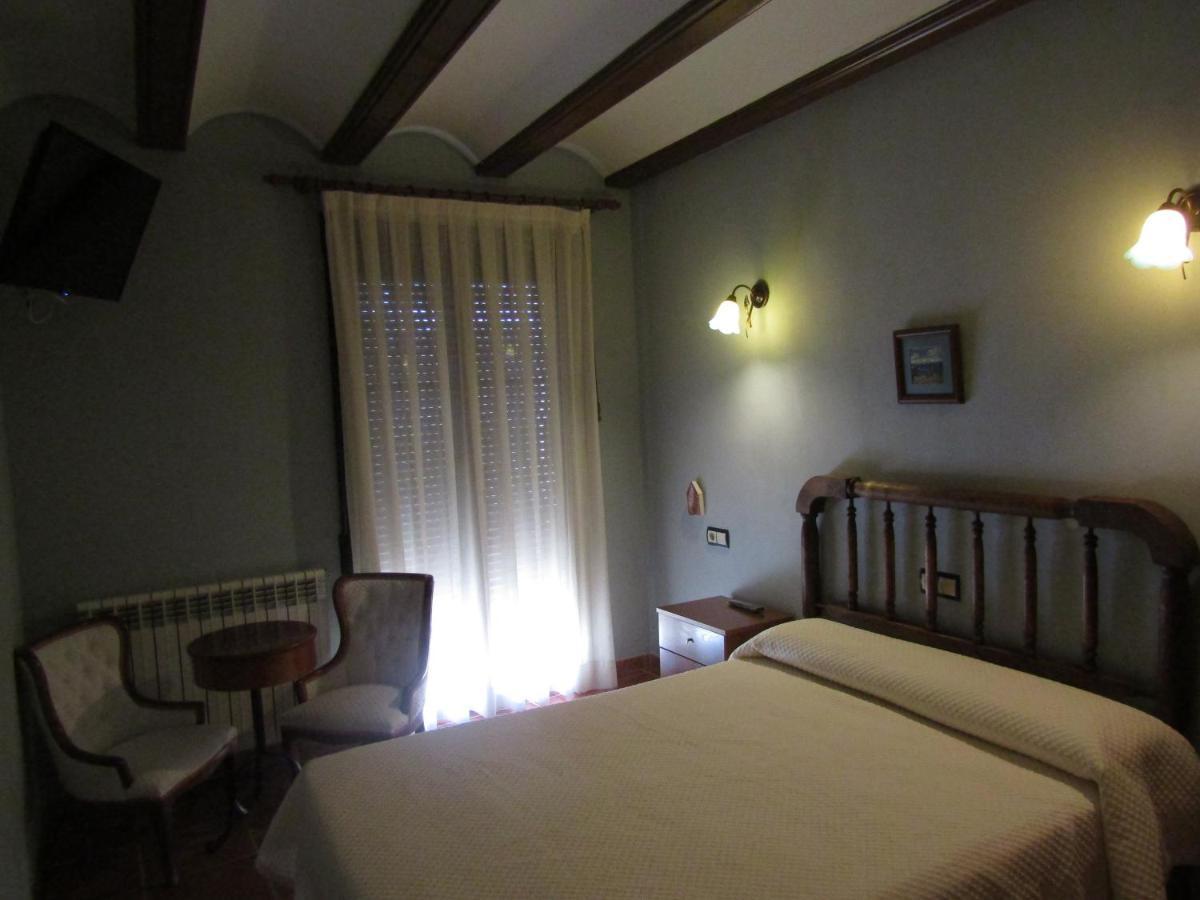 Hostal Paquita Allepuz Bagian luar foto