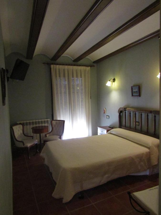 Hostal Paquita Allepuz Bagian luar foto